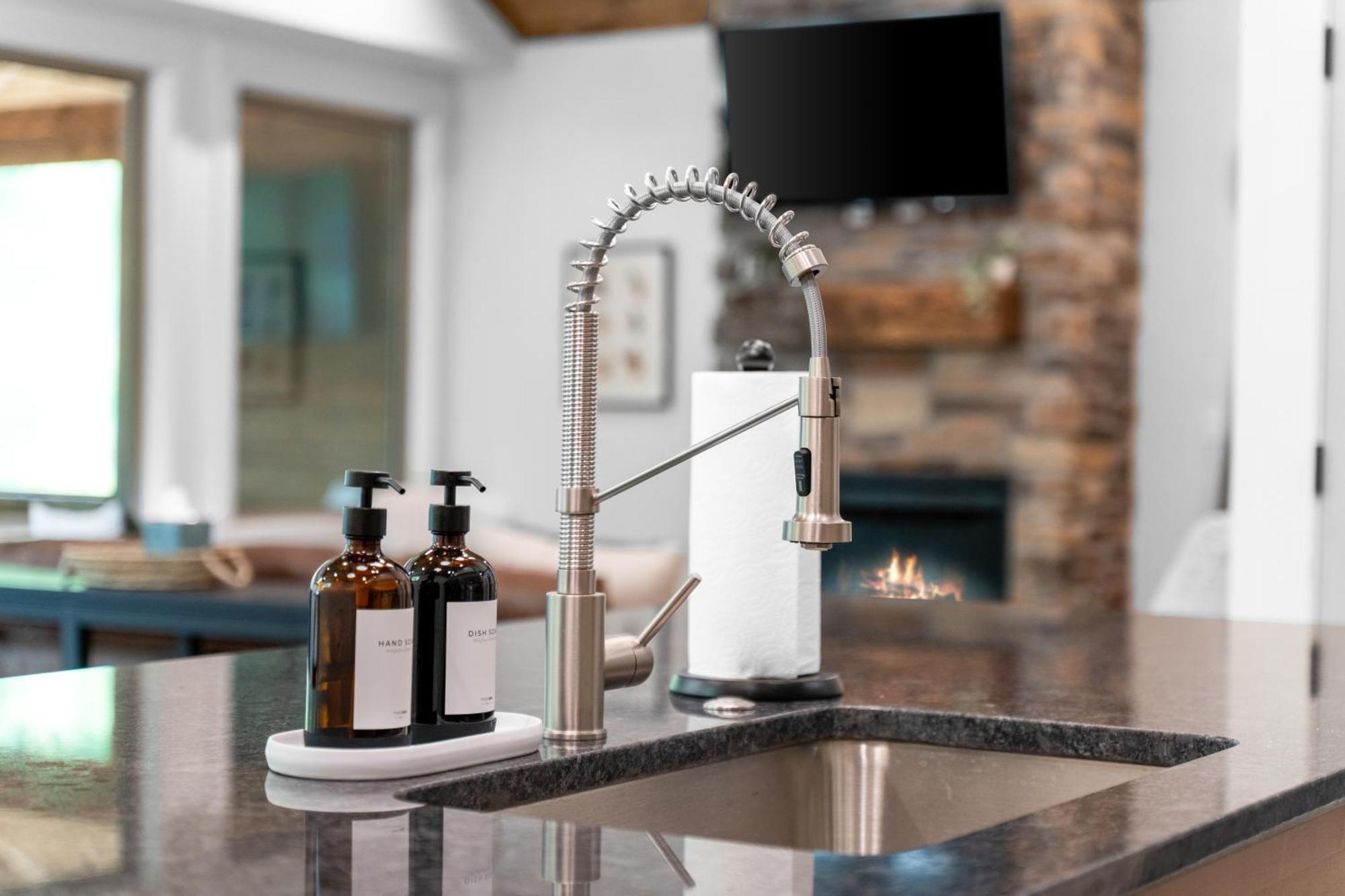New Ozark Oasis Luxe Cabin Retreat With Hot Tub Hollister Zewnętrze zdjęcie
